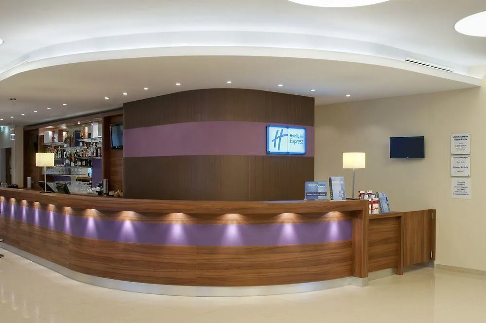 Premier Inn Hamburg City Alster 3*,