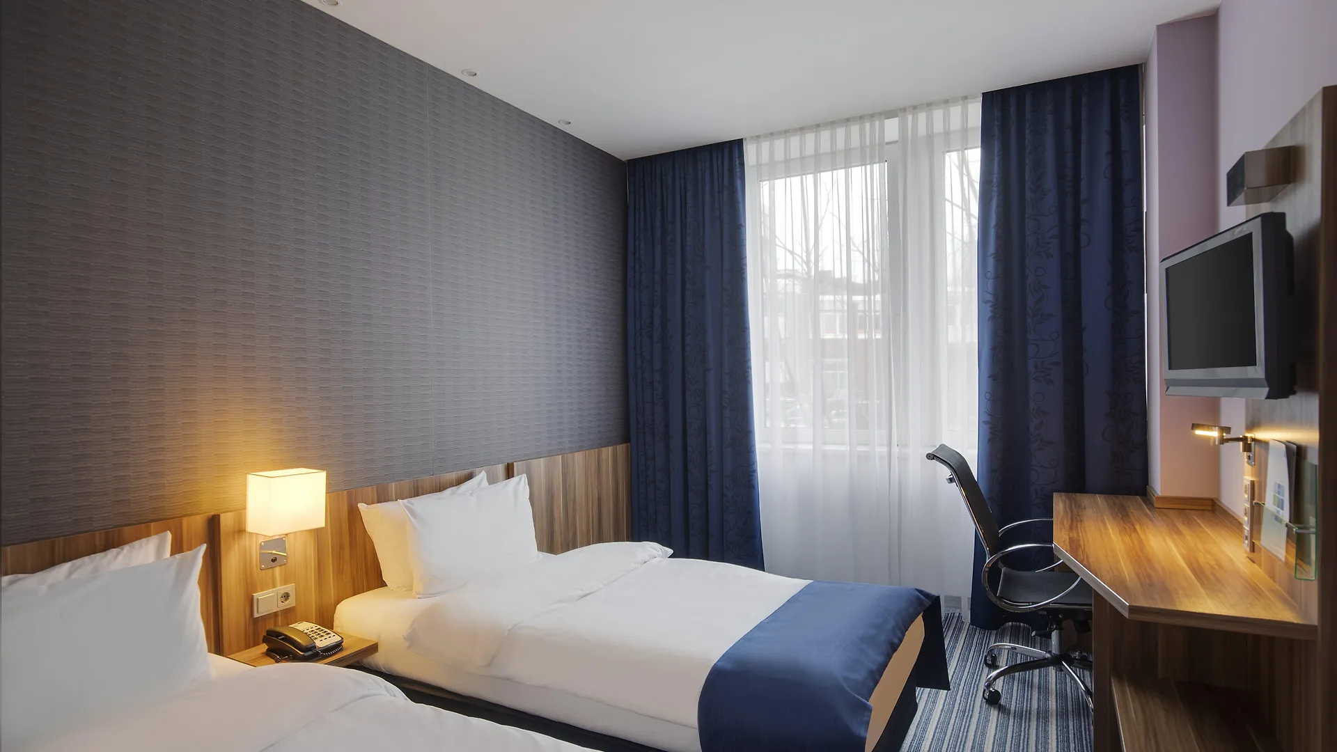 Premier Inn Hamburg City Alster فندق