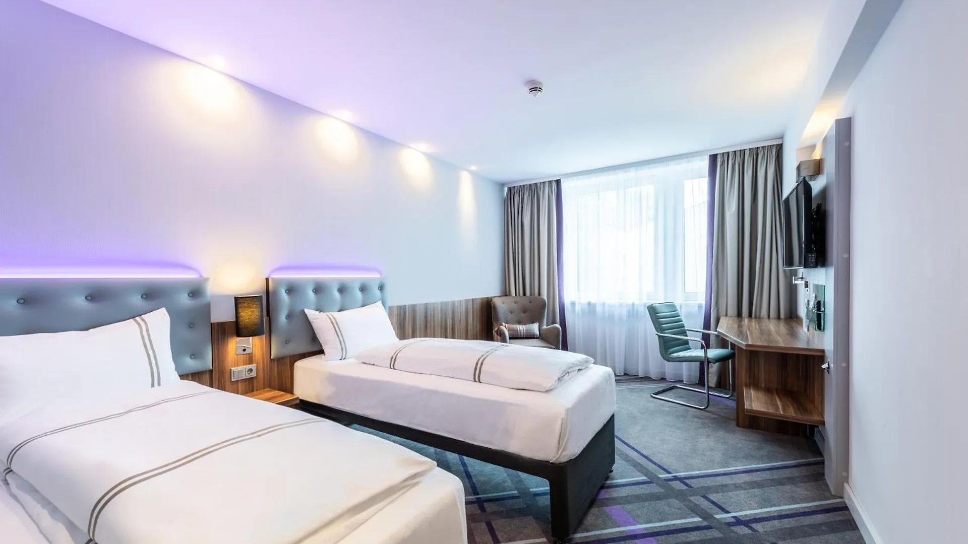 Premier Inn Hamburg City Alster 3*,