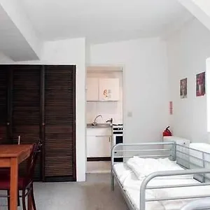 sleepcheaphostel.find-berlin-hotels.com/